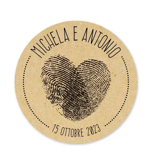sigillo adesivo rotondo per matrimonio con cuore formato da impronte digitali - carta paglia avorio